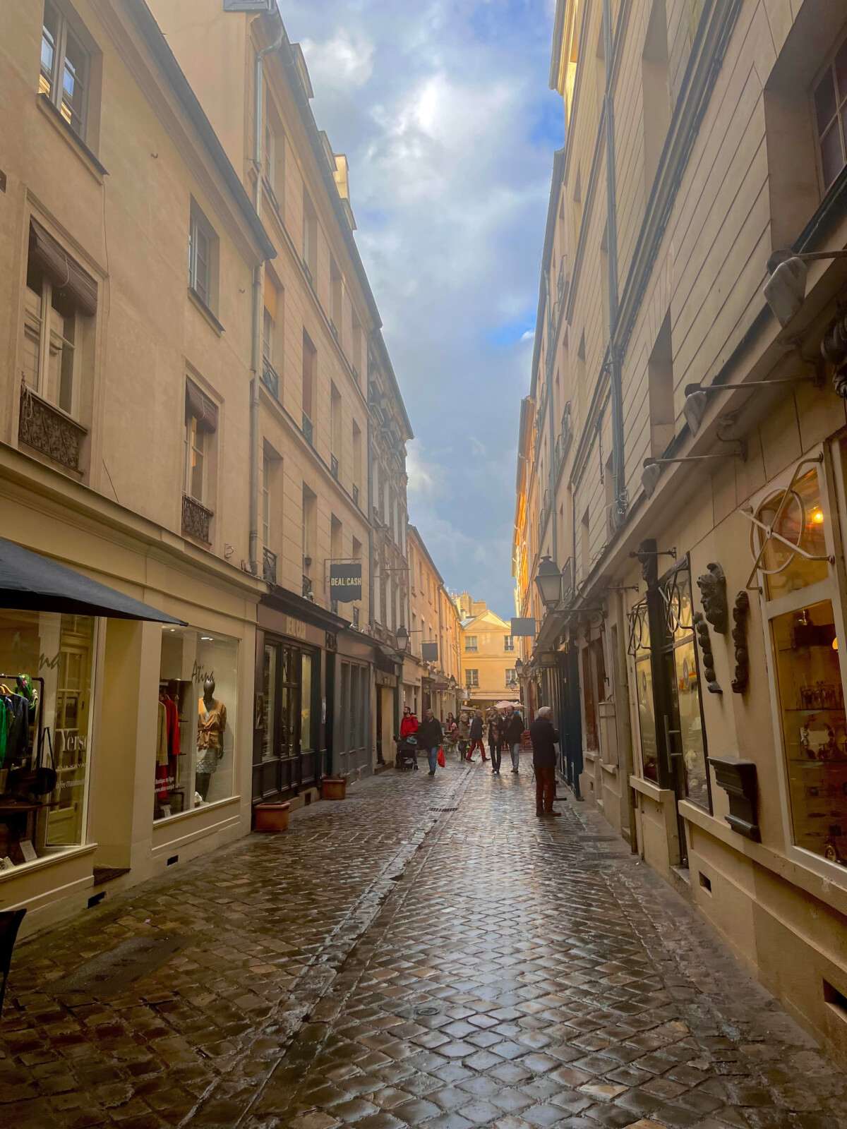 A narrow cobblestone street in London