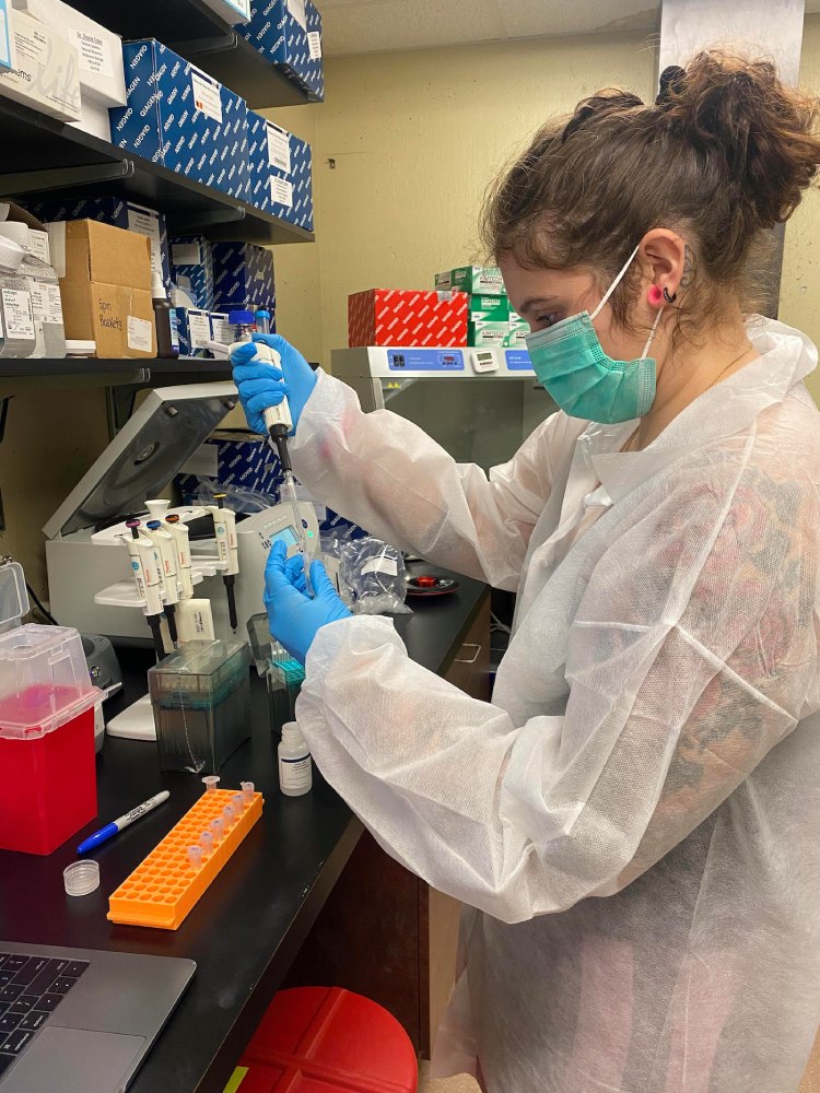 McKenna Bonn-Savage '24MSFS in the forensic biology lab